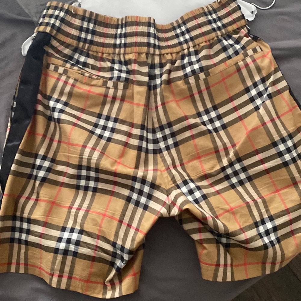 Burberry shorts size US 2